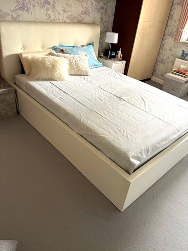 Boconcept king size bed frame - king,